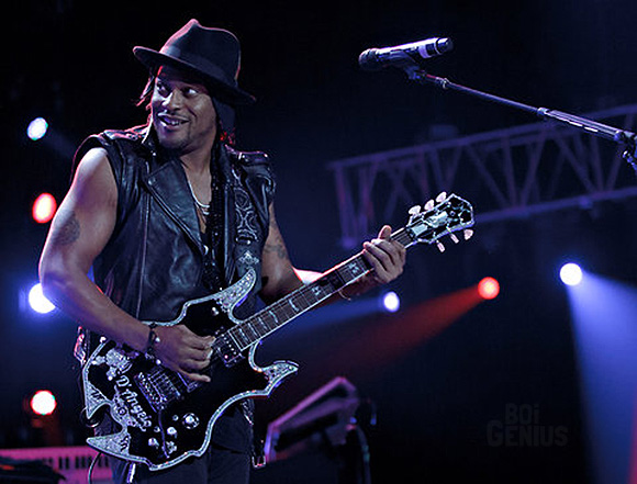 [Video] D’Angelo Returns to New Orleans, Performs ‘How Does It Feel’