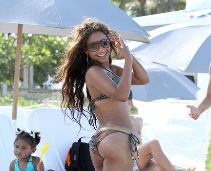 Christina Milian & Baby Violet Have More Beach Time + Janet Jackson & Boyfriend Continue Vacay