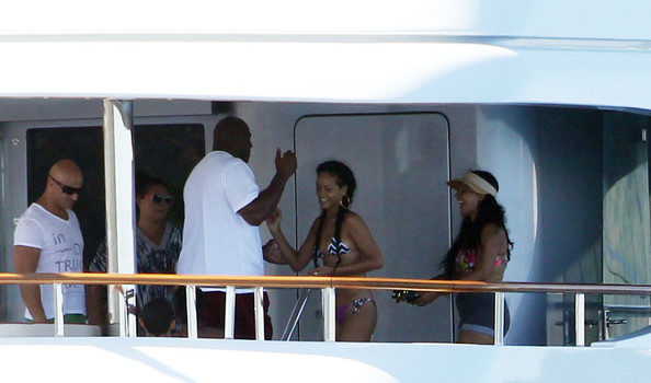 All-Rich-People-Are-Friends : Magic Johnson Visits Rihanna’s Saint Tropez Yacht
