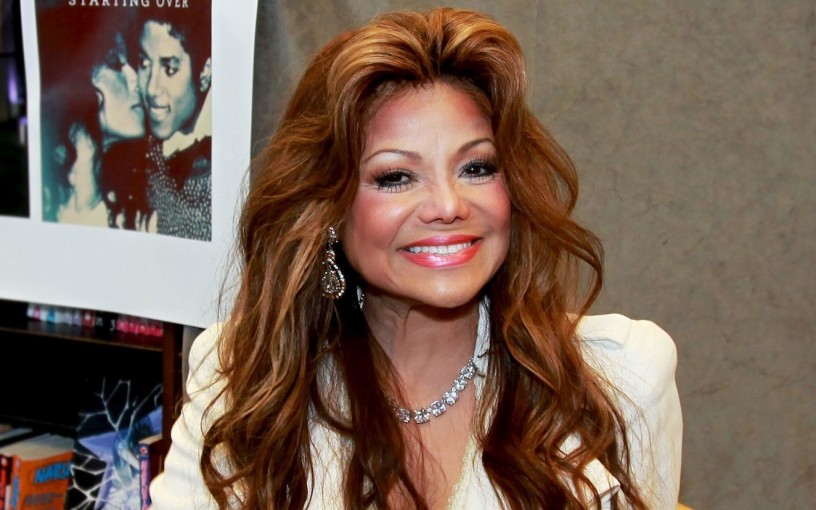 Photo : LaToya Jackson quitte la boutique Louis Vuitton à Beverly Hills,  Los Angeles, le 31 mai 2013. - Purepeople