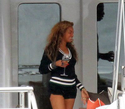 [Photos] Beyonce Celebrates Birthday With Jay-Z, Blue Ivy & Wine