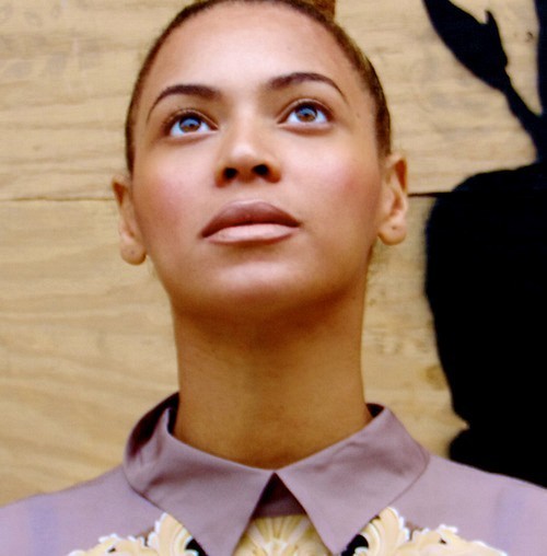 Beyonce Removes Make-Up, Unleashes More Personal Stan Photos
