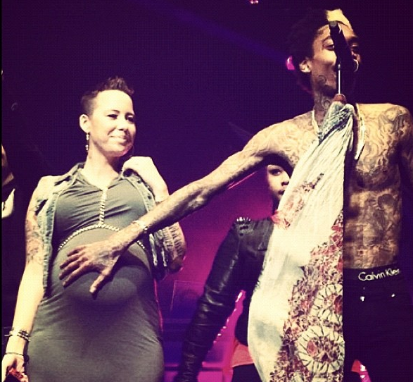 [Photos] Wiz Khalifa Shows Amber Rose’s Belly Concert Love