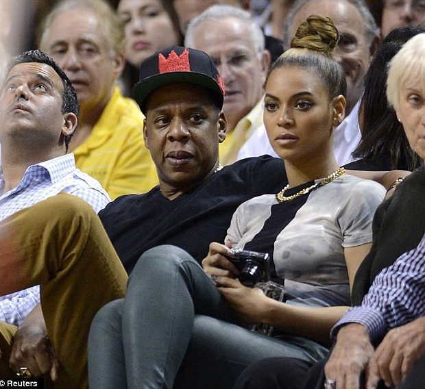 [Photos] Beyonce, Jay-Z Spiked Out at Heat-Hawks Game