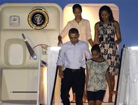 Spotted. Stalked. Scene. Obama Family Jets to Hawaii for Christmas