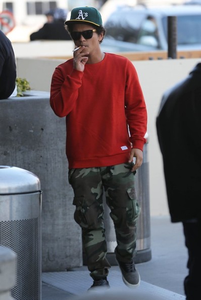 bruno mars smoking