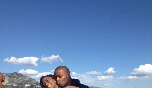NFLer Arrested For Bringing Gun to Airport + NY Giants Osi Umenyiora Propses to Girlfriend Leila Lopes