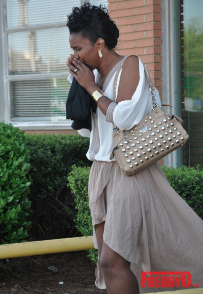 LHHATL-Momma-Dee-Crying-The-Jasmine-Brand.jpg