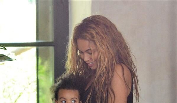 Look! Beyonce & Jay-Z Forget To Cover Blue Ivy’s Face Up for Paris Photogs