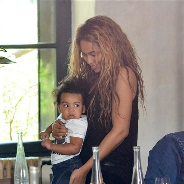 Look! Beyonce & Jay-Z Forget To Cover Blue Ivy’s Face Up for Paris Photogs