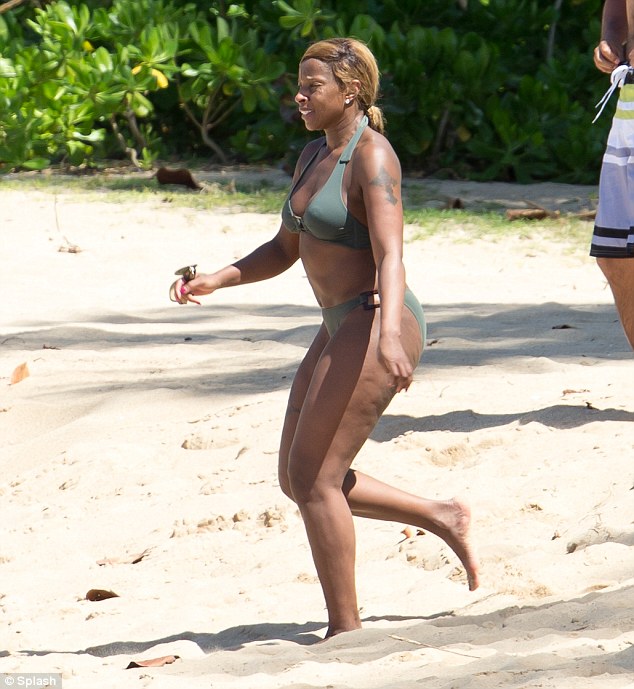 Mary J Blige, Peels Off Her Clothes for Puerto Rico, Kim Kardashian Praises...