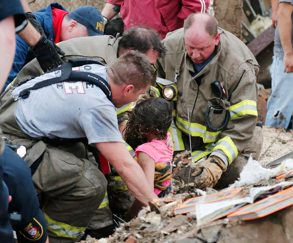 [Photos] 24 People Killed, Including 9 Children In Devestating Oklahoma Tornado