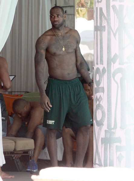 Photos LeBron James & D.Wade Get Chest Naked On South Beach + Angela Si...