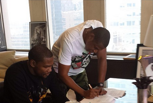 [Photo] Jay-Z Signs First NBA Baller, Kevin Durant, to Roc Nation Sports