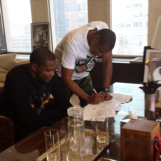 [Photo] Jay-Z Signs First NBA Baller, Kevin Durant, to Roc Nation Sports