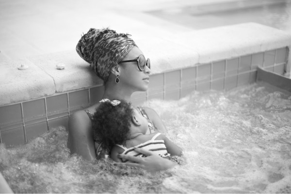 [Photos] Beyonce & Blue Ivy Have Quiet Jacuzzi Time, Nia Long Takes Over ‘House of Lies’ Red Carpet + Alicia Keys Hangs With The In Laws In Amsterday