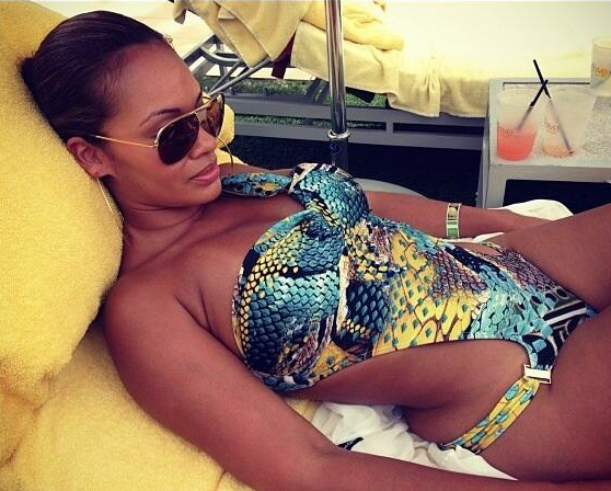 Evelyn Lozada Prays to the Sun God, ‘Scandal’ Cast Goes #Selfie Crazy + Amber Rose’s Belated Bachelorette Party