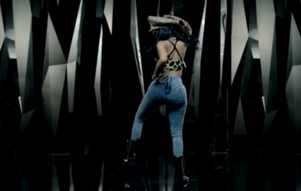 WATCH Nicki Minaj Booty Pops For Busta Rhymes' 'Twerk It' Vi...
