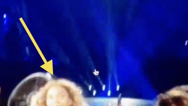 [WATCH] The Art Of Making Fun of Yourself: Beyonce’s Weave Gets Caught In Fan