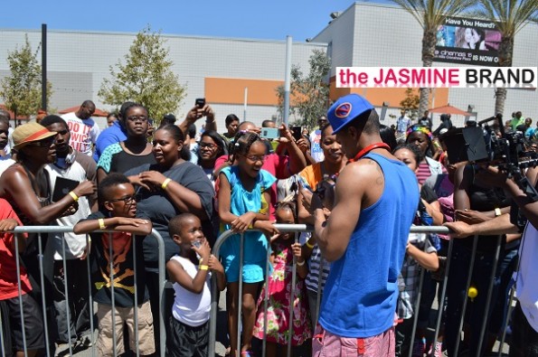 Nick-Cannon-Autographs-third-Annual-Back-To-School-2013-The-Jasmine-Brand