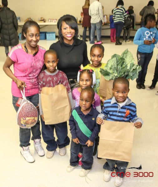 family-kandi kares-feed the needy-thanksgiving 2013-the jasmine brand