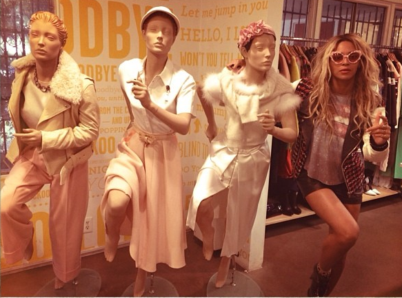 Beyonce-Poses-With-Mannequins-The Jasmine Brand