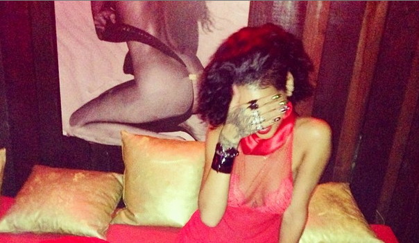 [Photos] Sexy Santa: Rihanna Wears Red Nightie For Christmas Lingerie Party