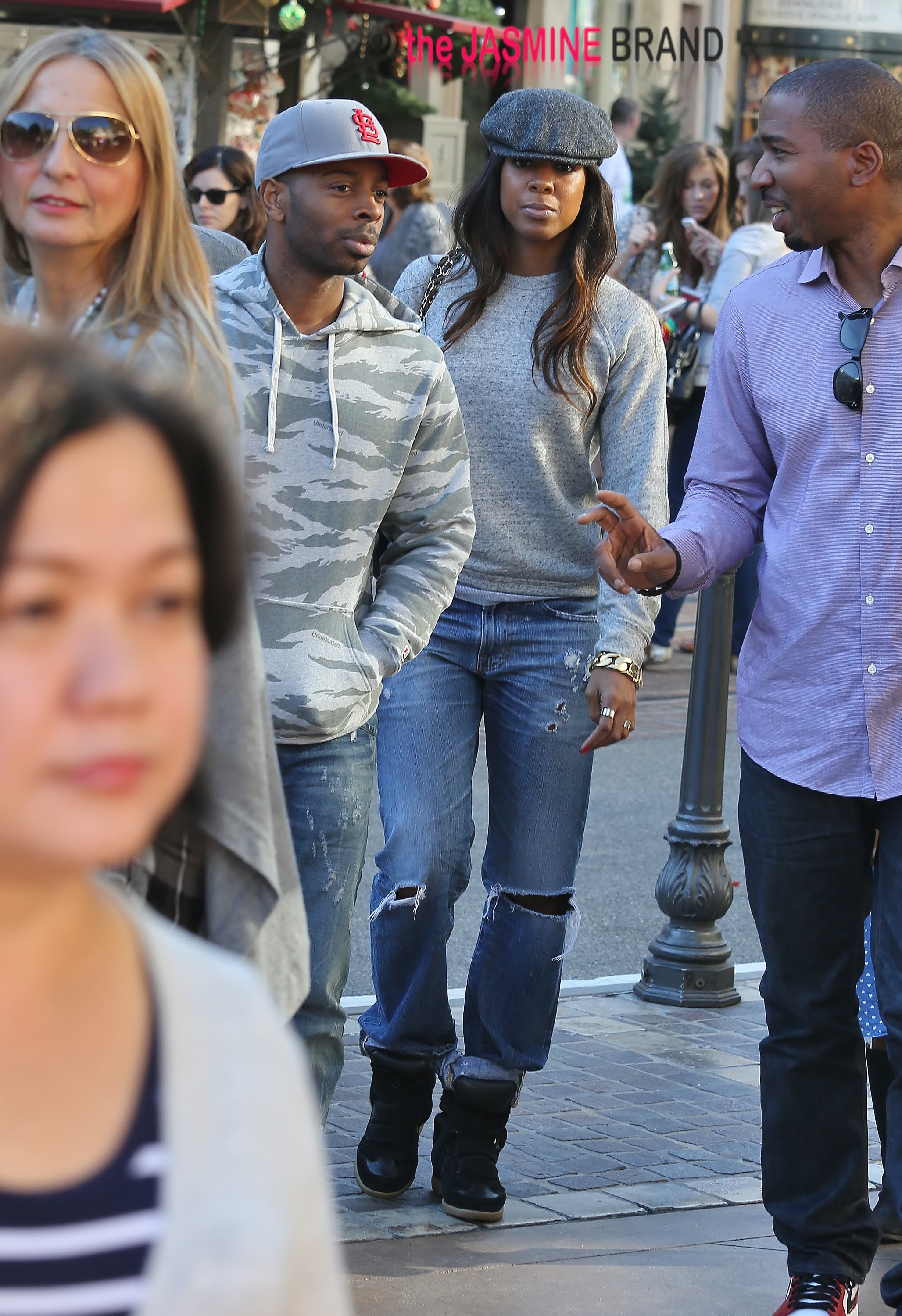 Kelly Rowland and boyfriend Tim Witherspoon shop at The Grove in West Hollywood, California