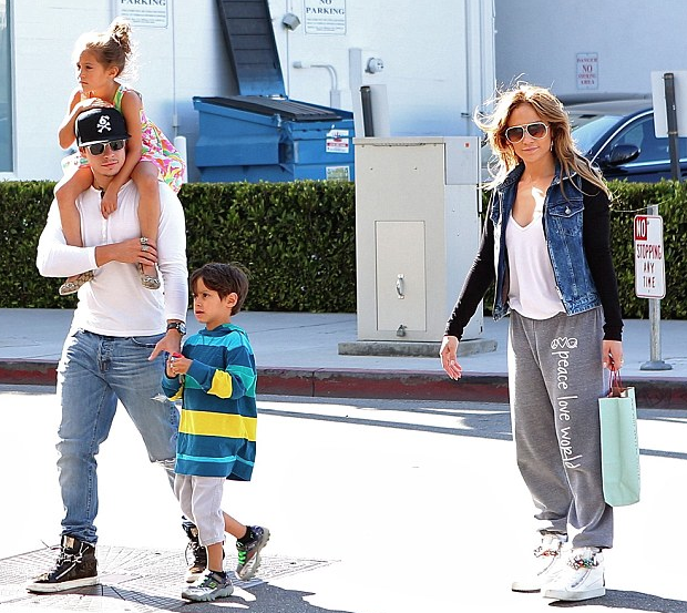 Ear Hustlin’: J.Lo & Boyfriend Casper Smart Break-Up