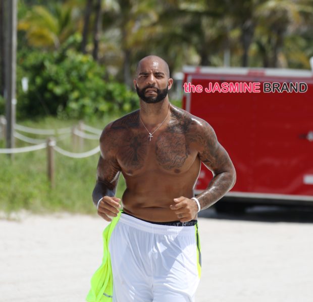 NBA Baller Carlos Boozer Chest Naked On South Beach, Kelly Rowland Baby Shops, EJ Johnson Hits 10ak + More Famous Faces