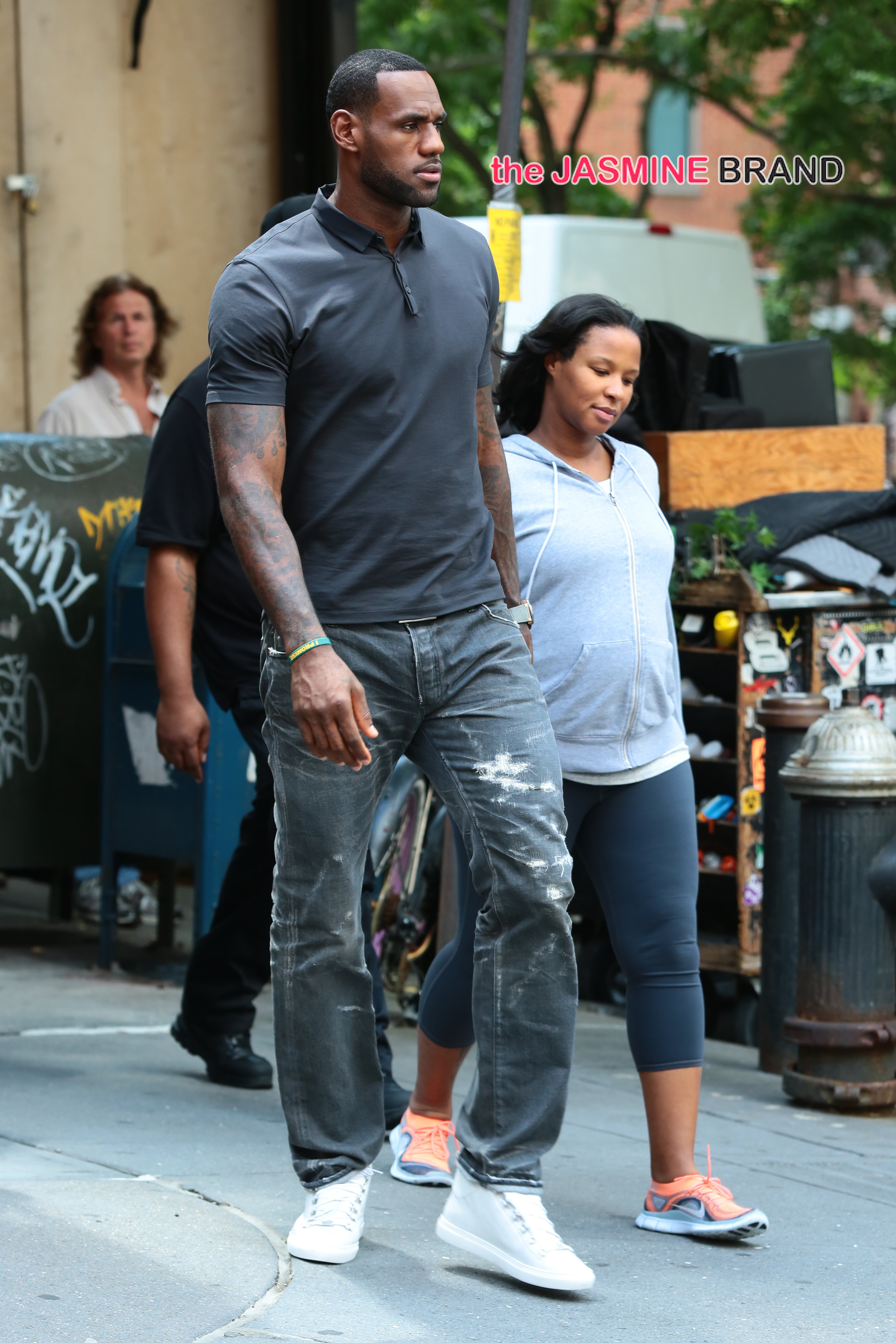 Cute And Comfy Lebron James And Pregnant Wife Savannah Make Rare Public Appearance Thejasminebrand 