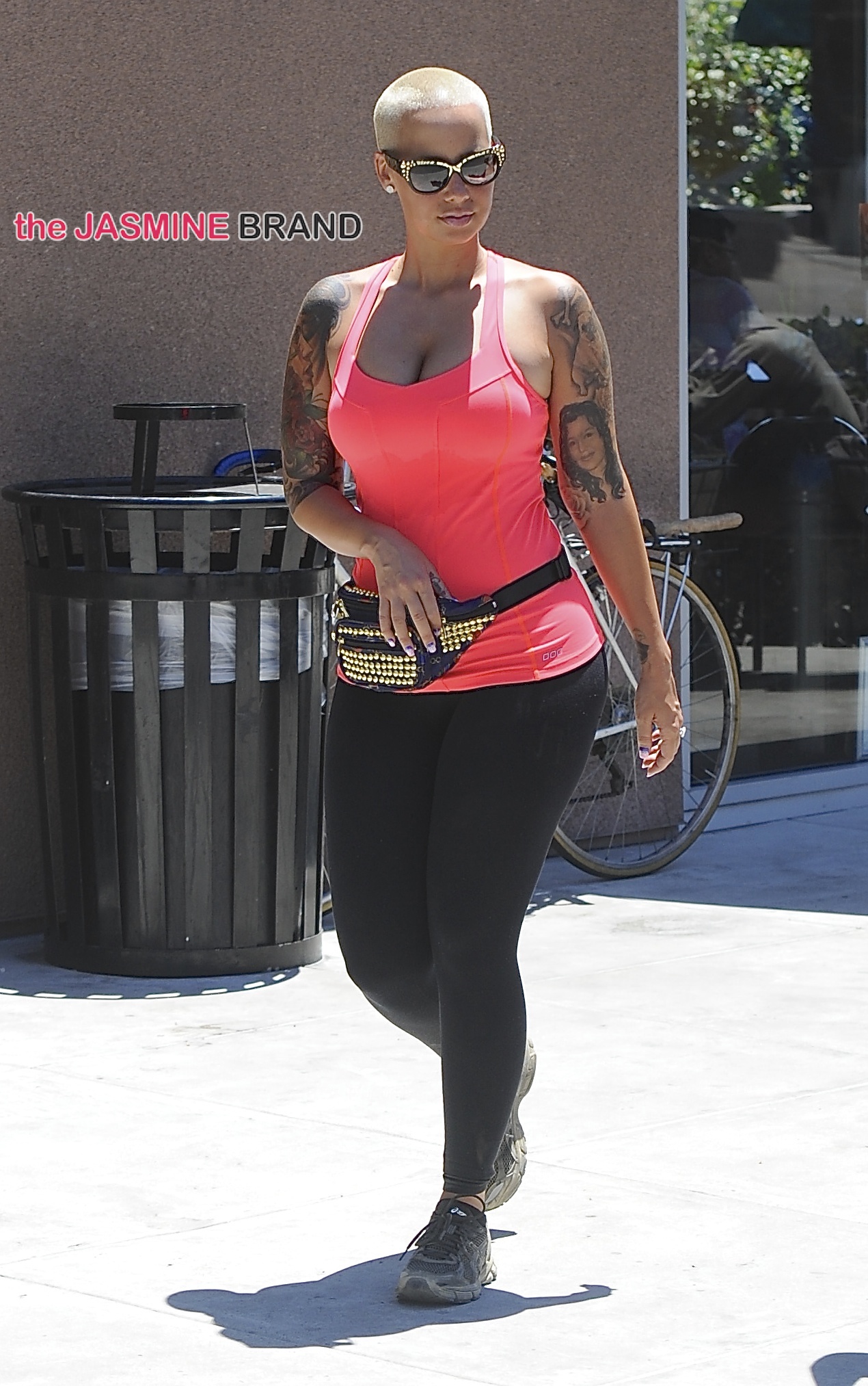 Amber Rose heads to Starbucks for a cool beverage
