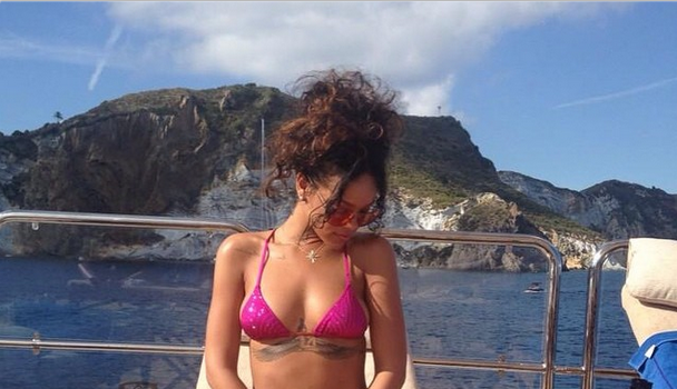 Rihanna Vacays On Multi Million Dollar Yacht In Italy