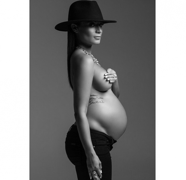 Zena Foster-Pregnancy Shoot-the jasmine brand