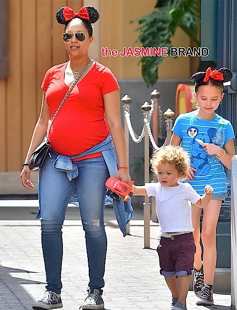 raven symone baby bump