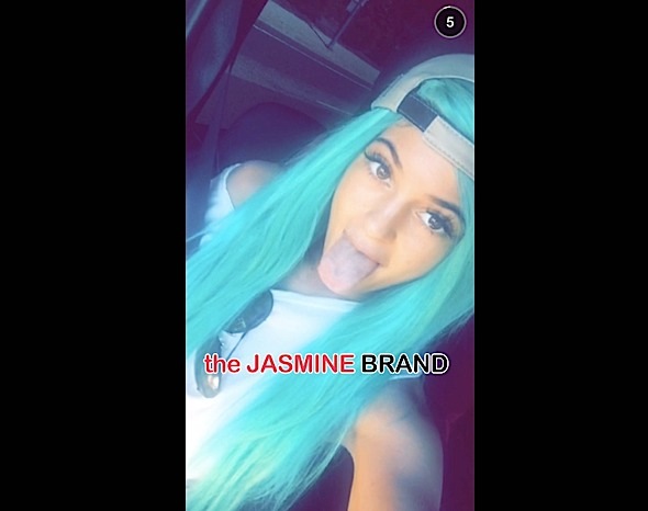 kylie jenner-debuts new blue hair-the jasmine brand