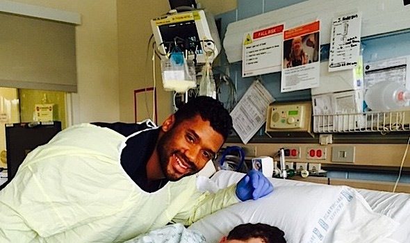 Ciara’s Boyfriend NFL’er Russell Wilson Visits Children’s Hospital [Photos]