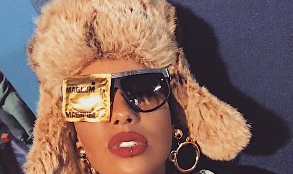 Amber Rose Shows Us How To Dress For A 90’s Party! [Photos]