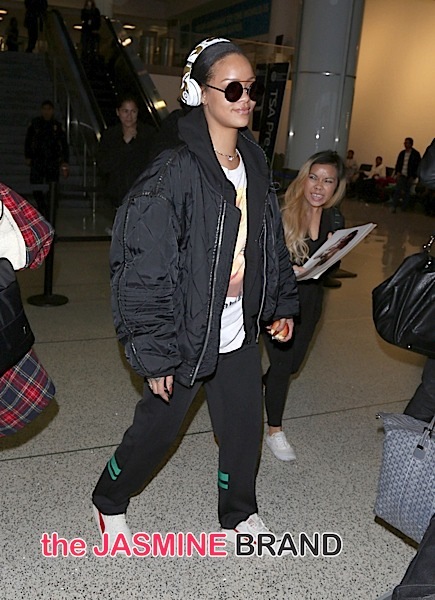 Rihanna at LAX Airport October 5, 2008 – Star Style