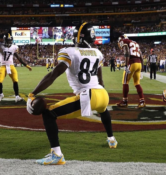 NFL’er Antonio Brown Penalized For Twerking On Field [VIDEO]