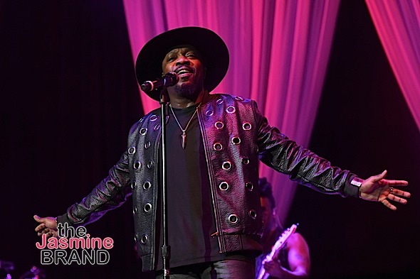 LAS VEGAS, NV - NOVEMBER 04: Singer-songwriter Anthony Hamilton performs onstage during 2016 Soul Train Music Awards - Soul Train Music Fest on November 4, 2016 in Las Vegas, Nevada. (Photo by Paras Griffin/BET/Getty Images for BET)