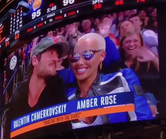 Amber Rose & Boyfriend Share PG-13 Kiss For Knicks Fans [VIDEO]