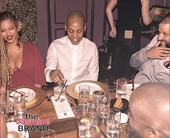 Photo : Jay Z, Tyran 'Ty Ty' Smith, DJ Khaled, Lenny Santiago et Terrence J  - Dîner d'anniversaire de Lenny Santiago au Beauty & Essex à Los Angeles.  Le 18 avril 2017. - Purepeople