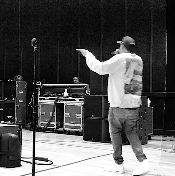 Beyonce Shows Off Stylish Outfit and a Peek at JAY-Z's '4:44' Rehearsal in  New Instagram Pics