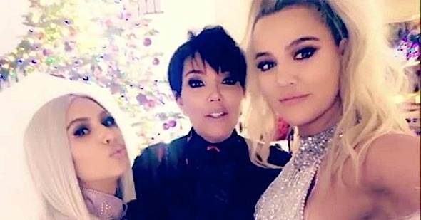 The Kardashian-Jenner Crew Debuts This Year’s Christmas Card, No Husbands/Baby Daddies Included