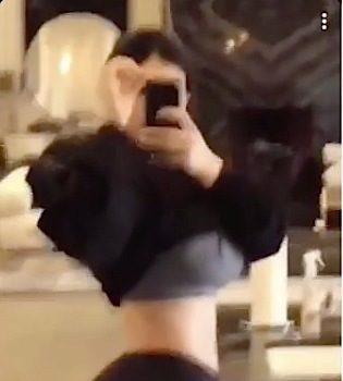 Kylie Jenner – Look, My Stomach Is Flat Already!