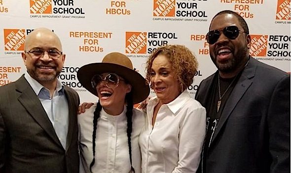 “A Different World” Cast Reunites, Sings Iconic Theme Song [VIDEO]