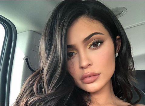 Kylie Jenner Debuts Thin Lips – I Don’t Have Fillers Anymore! [Photos]