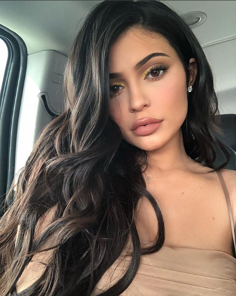 Kylie Jenner Debuts Thin Lips – I Don’t Have Fillers Anymore! [Photos]