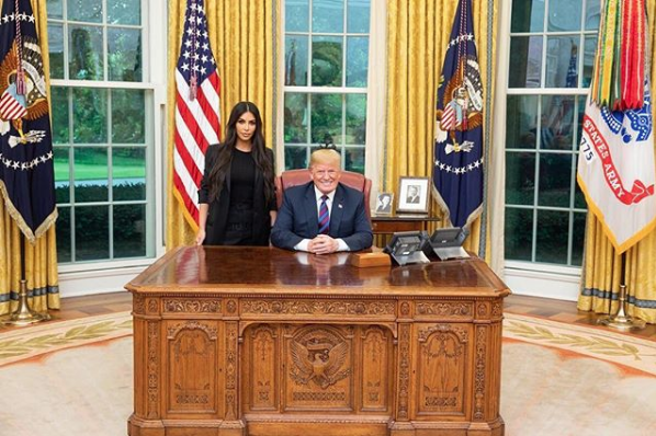 Trump Poses w/ Kim Kardashian – We Had A Great Meeting! [Photo]